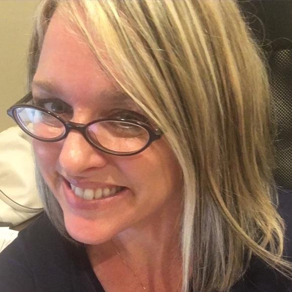 Meet your Posher, Jennifer - Picture 1 of 1